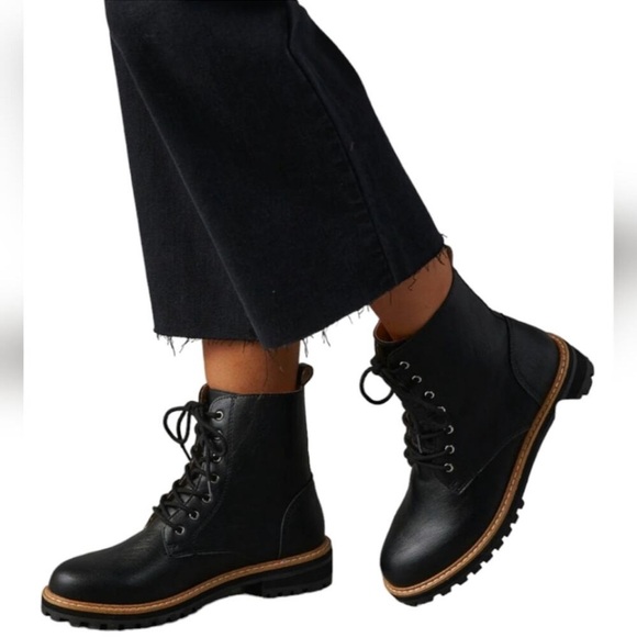 Oasis Society Black lace up combat boot size 7.5 vegan leather EUC - Picture 2 of 15
